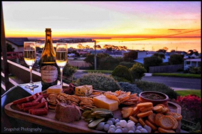 Sea La Vie, Pristine Water View Retreat, San Remo
